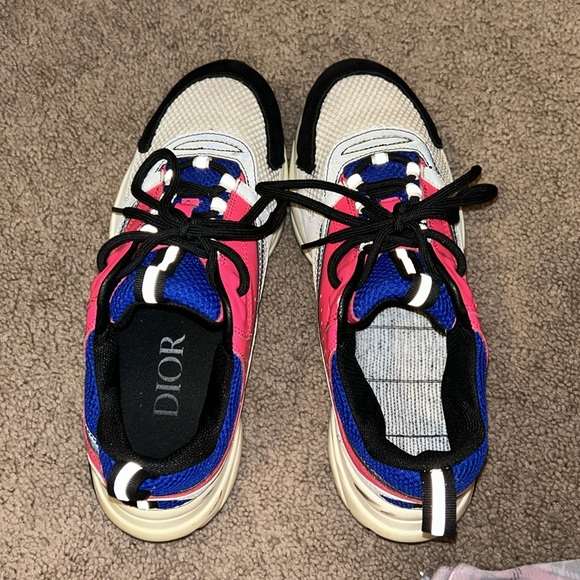 Unisex size 8.5 mens first like a size 10 woman. - Picture 4 of 4